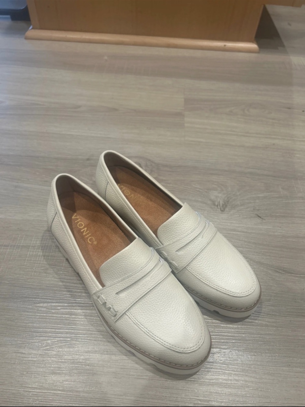 Vionic White Pebbled Cheryl II Loafers